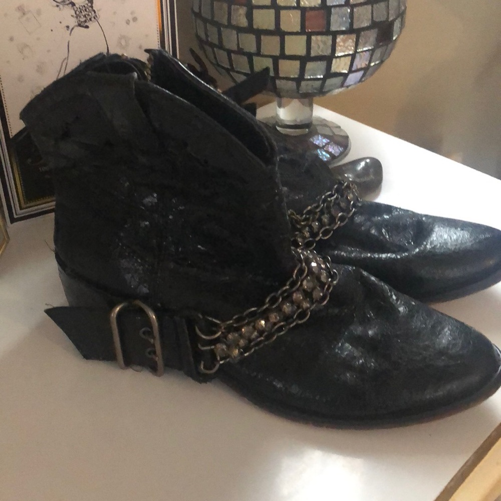 Awesome boots , great condition